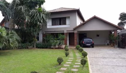 Sobrado para Venda em Foz do Iguaçu, Jardim Santa Rosa, 4 dormitórios, 4 suítes, 4 banheiros, 6 vagas