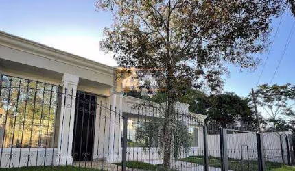 Casa para Venda em Foz do Iguaçu, Jardim Festugato, 4 dormitórios, 1 suíte, 3 banheiros, 8 vagas