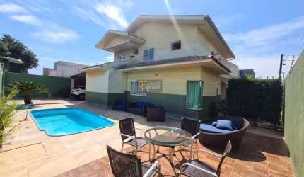 Casa para Venda em Foz do Iguaçu, Jardim Dona Fátima Osman, 4 dormitórios, 1 suíte, 3 banheiros, 3 vagas