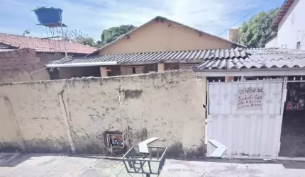 Casa em Terreno de 300m², oportunidade no Setor Garavelo próx ao Tático!