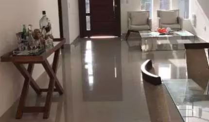 Belíssima Casa à Venda na Cidade dos Bosques!
