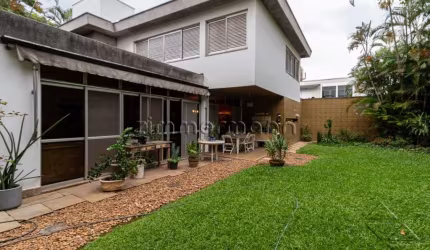 Casa com 4 quartos à venda na Rua Araxiá, --, Jardim Guedala, São Paulo, 317 m2 por R$ 2.600.000