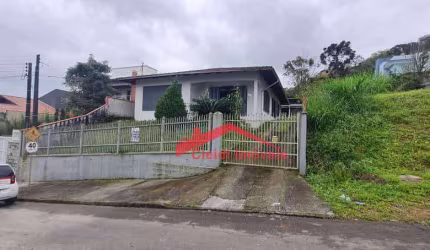 Casa com 3 dormitórios à venda, 200 m² por R$ 950.000,00 - Bom Retiro - Joinville/SC
