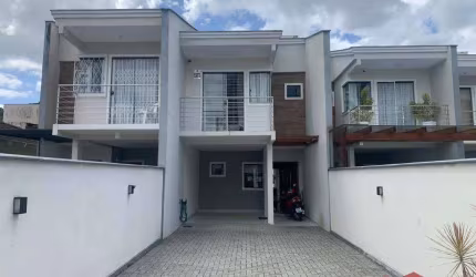 Sobrado com 3 dormitórios à venda, 127 m² por R$ 780.000,00 - São Marcos - Joinville/SC