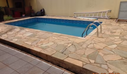 JD. COLISEU - ótima casa e ótima localização