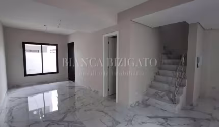 Sobrado Pronto para Morar, com Terraço, Localização Privilegiada do Xaxim!