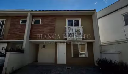 Sobrado Novo, Pronto para Morar, em Condomínio, no Santa Cândida!