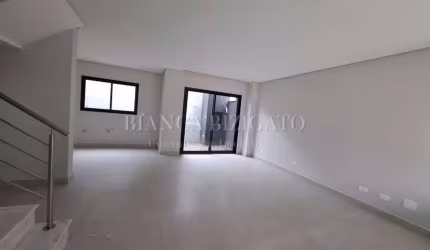 Sobrado em Condomínio com Vista Arborizada, no Ahú!