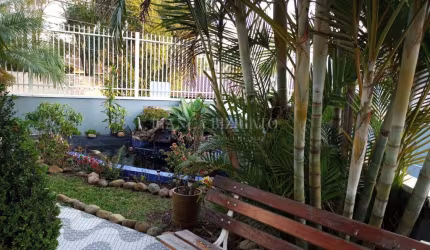 Casa Espetacular com 4 Suítes, 8 Vagas e Espaço Gourmet no Ahú !