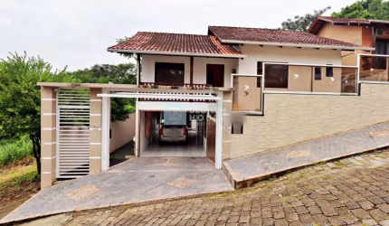 Casa com 3 quartos à venda em Água Verde, Blumenau , 256 m2 por R$ 800.000