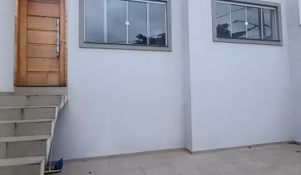 Sobrado Novo à Venda em Parque São Domingos, com duas Suítes, 2 vagas, quintal com churrasqueira