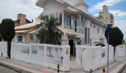 Casa 249m² com 3 Quartos e Suítes no Pagani
