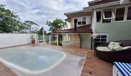 Casa 3 Quartos com 1 Suíte e 241m² - Ponta de Baixo