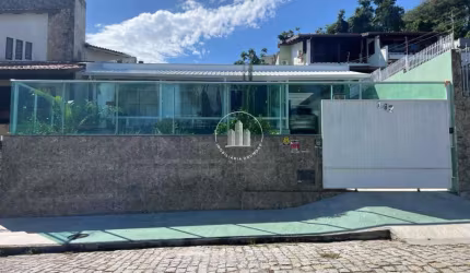 Casa 4 Quartos com Piscina - Itaguaçu