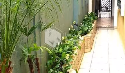 SOBRADO À VENDA, COM 200M² COM 3 DORMS SENDO 1 SUÍTE COM 2 VAGAS E ARMÁRIOS EMBUTIDOS NA COZINHA -