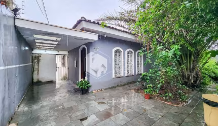 Casa tipo para venda com 3 quartos, sendo 1 suíte, 180m²