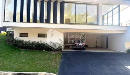 Casa em condomínio para venda com 4 quartos, sendo 2 suítes, 340m²