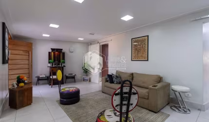 Casa tipo para venda com 3 quartos, sendo 1 suíte, 220m²