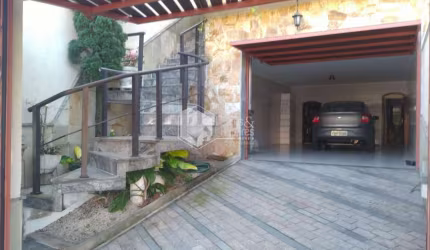 Sobrado à venda, 300m², 4 dormitórios (sendo 3 suítes) + 1 Dep. Empregada, 4 vagas, Churrasqueira-