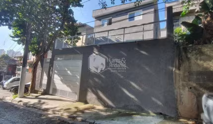 Sobrado enorme para venda   300m², 5 dormitórios ( sendo 1 suíte), 3 vagas mais 3 salões.  Lauzane