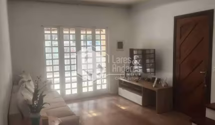 Casa tipo para venda com 4 quartos, sendo 1 suíte, 180m²