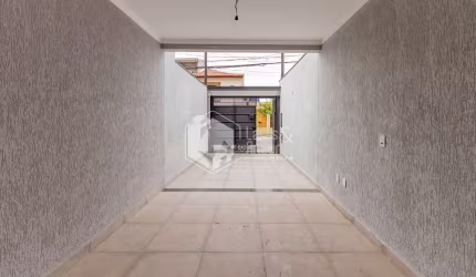 Sobrado para venda com 3 quartos, sendo 1 suíte, 135m²