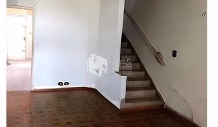 Casa tipo para venda com 2 quartos, 141m²