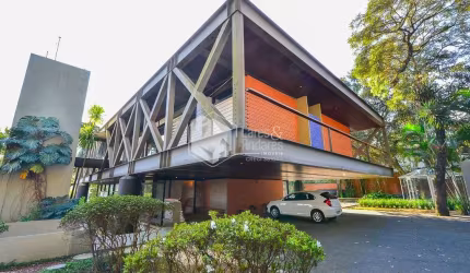 Casa tipo para venda com 4 quartos, sendo 4 suítes, 1,245m²