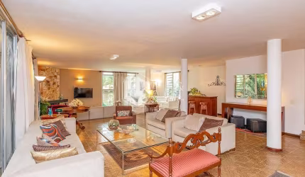 Casa tipo para venda com 4 quartos, sendo 2 suítes, 541m²