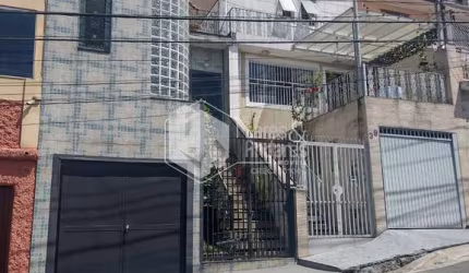 Sobrado à venda, 206 m² com 3 dormitorios  2 vagas de garagem  excelente para uso residencial ou co