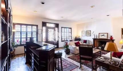 Casa tipo para venda com 3 quartos, sendo 1 suíte, 250m²