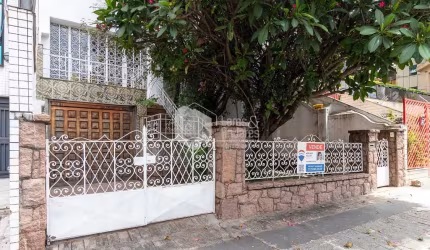 Casa tipo para venda com 3 quartos, sendo 1 suíte, 335m²