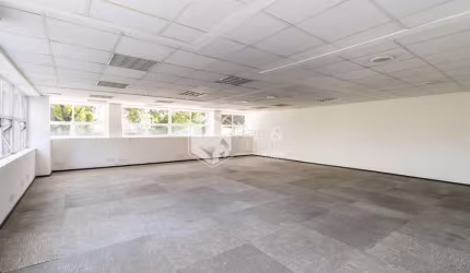 Conjunto comercial para venda, 105.6m²