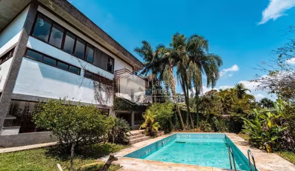 Casa tipo para venda com 5 quartos, sendo 1 suíte, 259m²