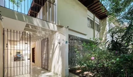 Casa tipo para venda com 4 quartos, sendo 1 suíte, 269m²