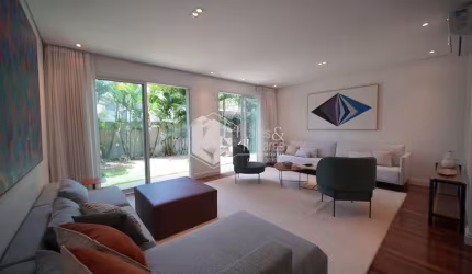 Casa em condomínio para venda com 4 quartos, sendo 4 suítes, 334m²
