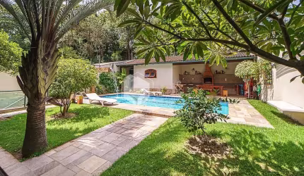Casa tipo para venda com 4 quartos, sendo 2 suítes, 560m²