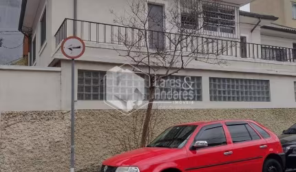 Sobrado à venda, 180 m² de area construida, sendo  3 dormitorios com 1 suite 4 vagas de garagem , B