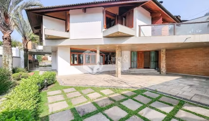 Casa tipo para venda com 4 quartos, sendo 3 suítes, 409m²