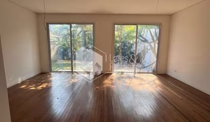 Casa em condomínio para venda com 4 quartos, sendo 4 suítes, 320m²