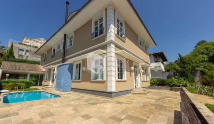 Casa tipo para venda com 4 quartos, sendo 2 suítes, 700m²