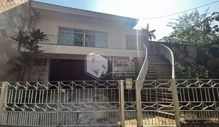 Casa tipo para venda com 4 quartos, sendo 1 suíte, 240m²