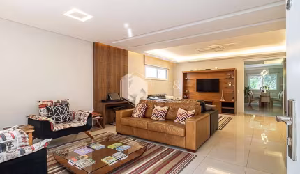 Casa em condomínio para venda com 4 quartos, sendo 2 suítes, 307m²