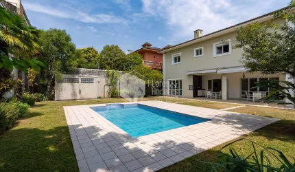 Casa tipo para venda com 4 quartos, sendo 4 suítes, 613m²