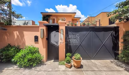 Casa tipo para venda com 4 quartos, sendo 3 suítes, 300m²