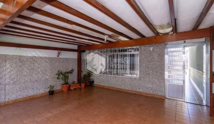 Sobrado para venda com 3 quartos, sendo 2 suítes, 195m²