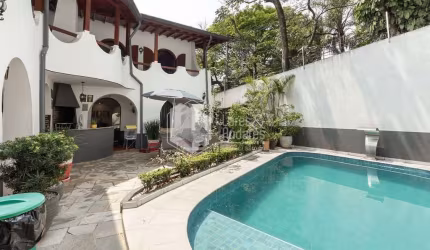 Casa tipo para venda com 5 quartos, sendo 3 suítes, 465m²