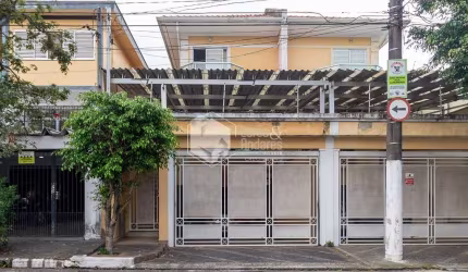 Sobrado para venda com 5 quartos, sendo 3 suítes, 200m²