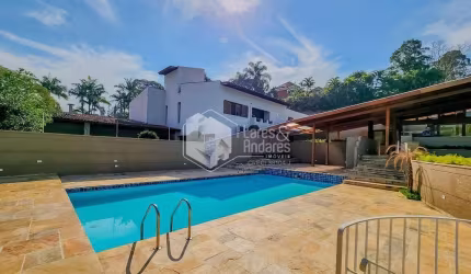 Casa tipo para venda com 4 quartos, sendo 4 suítes, 800m²