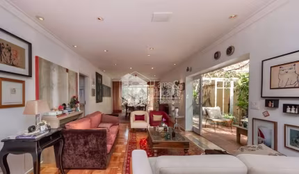 Sobrado para venda com 4 quartos, sendo 3 suítes, 308m²